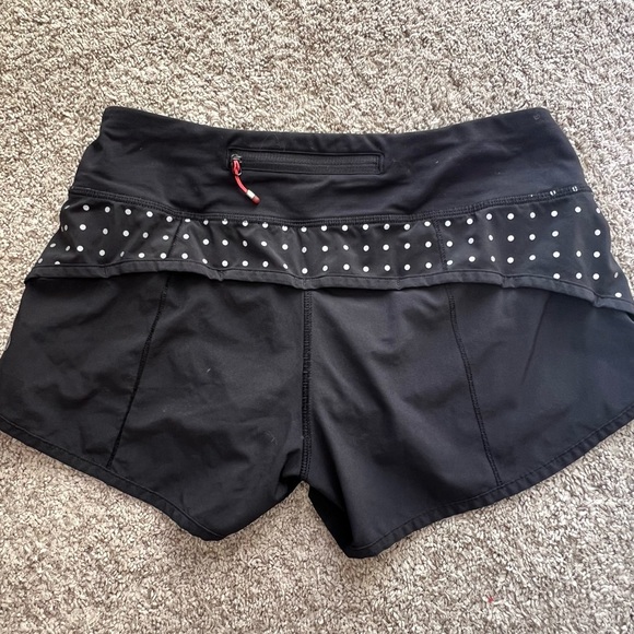 Lululemon shorts Sz 4 - Picture 2 of 4